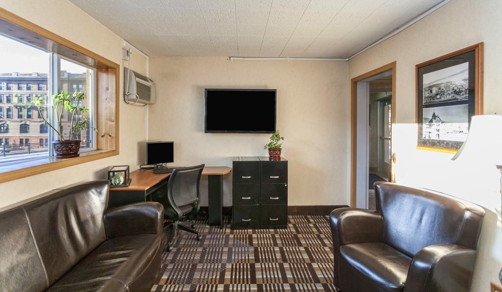 Downtown Duluth Inn エクステリア 写真